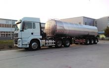 半掛牛奶運(yùn)輸車(chē)
